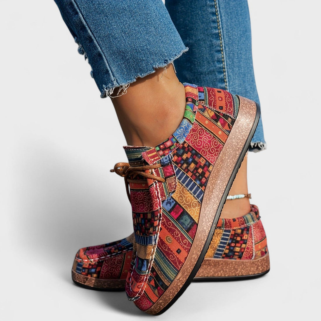 Women’s Lace-Up Casual Sneakers with Rounded Toe and Platform Sole