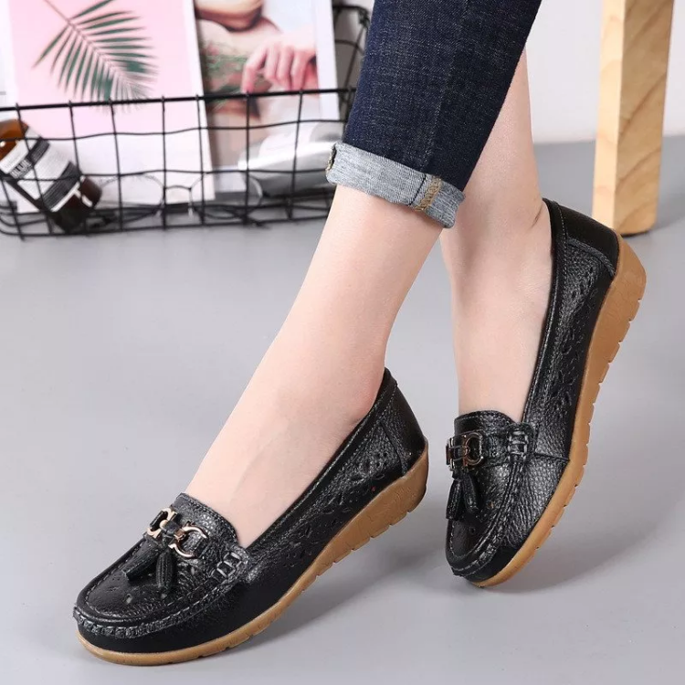 Women’s Slip-On Moccasin Shoes with Rounded Toe and Tassel Detail