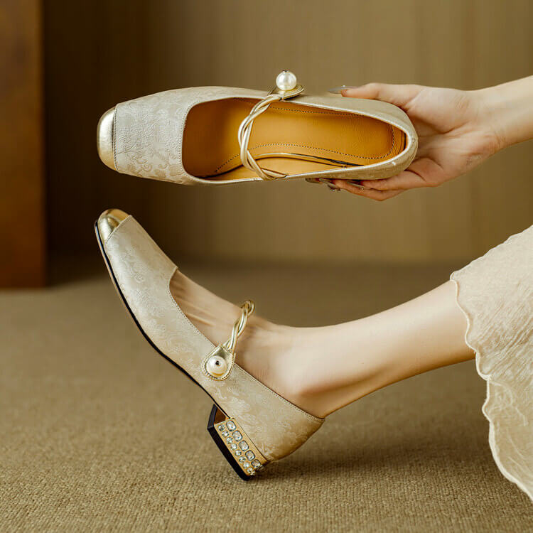 Women’s Mary Jane Flats with Rounded Toe and Strap Closure