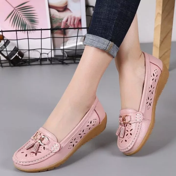 Women’s Slip-On Moccasin Shoes with Rounded Toe and Tassel Detail