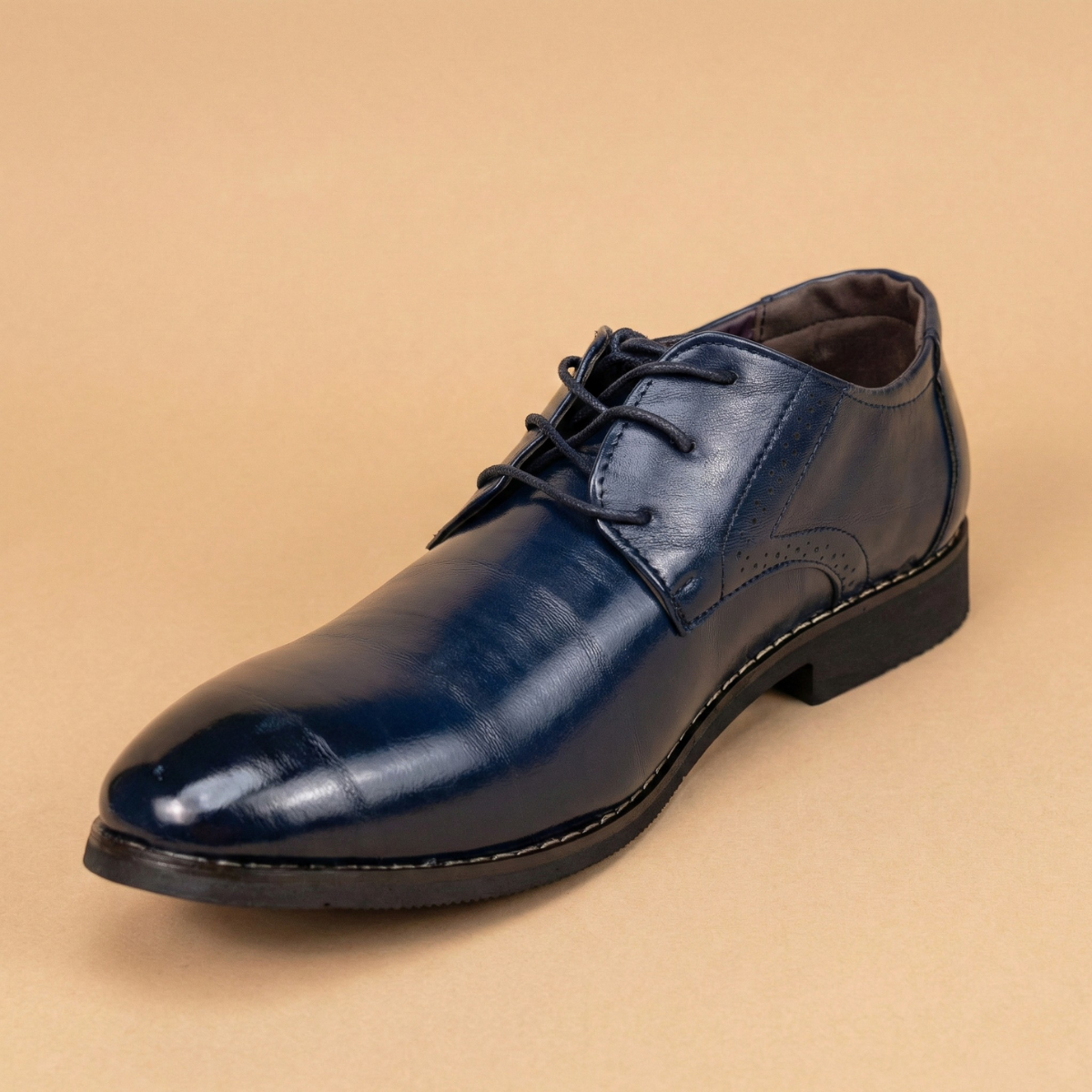 Men’s Lace-Up Dress Shoes with Rounded Toe and Low Heel