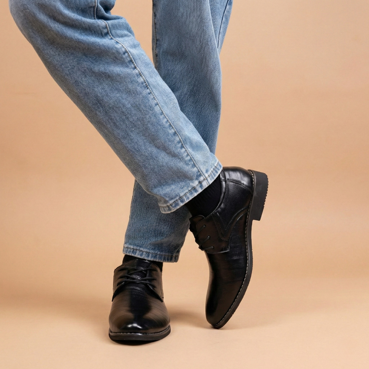 Men’s Lace-Up Dress Shoes with Rounded Toe and Low Heel