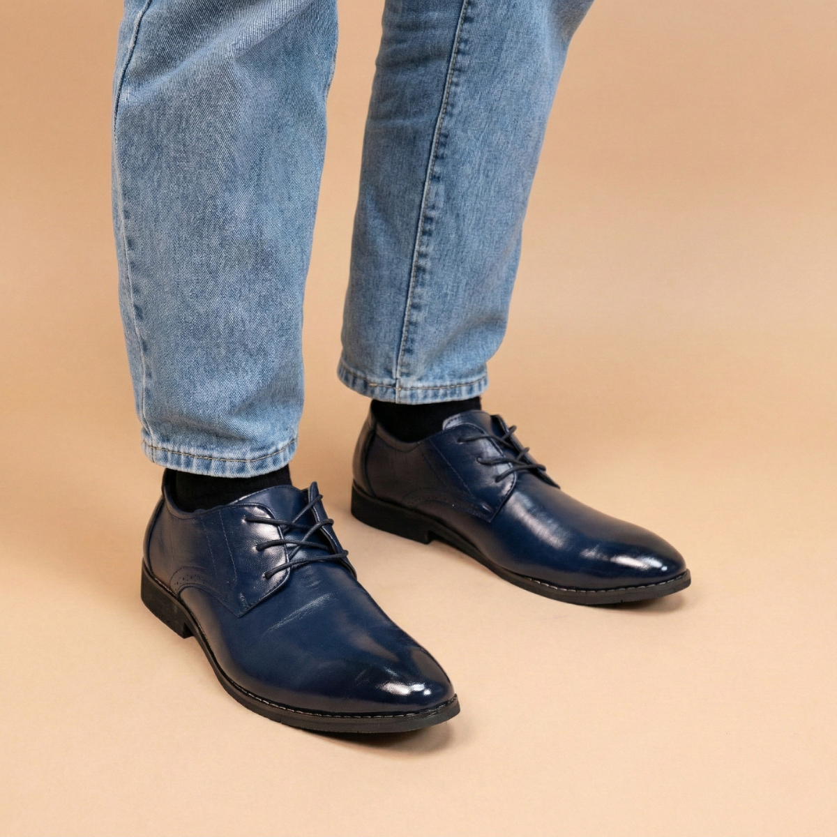 Men’s Lace-Up Dress Shoes with Rounded Toe and Low Heel