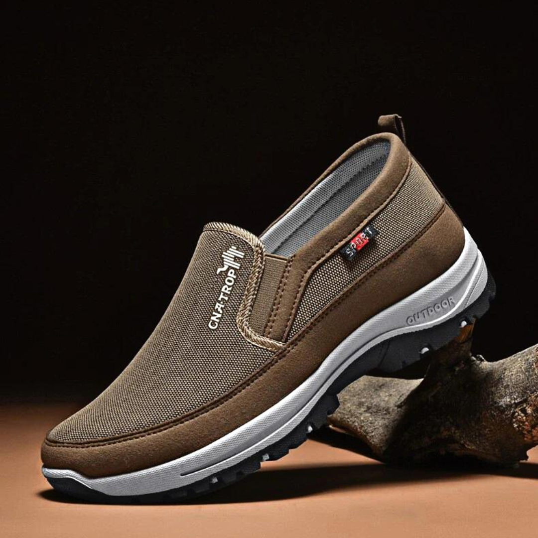 Men’s Slip-On Outdoor Shoes with Rounded Toe and Anti-Slip Sole