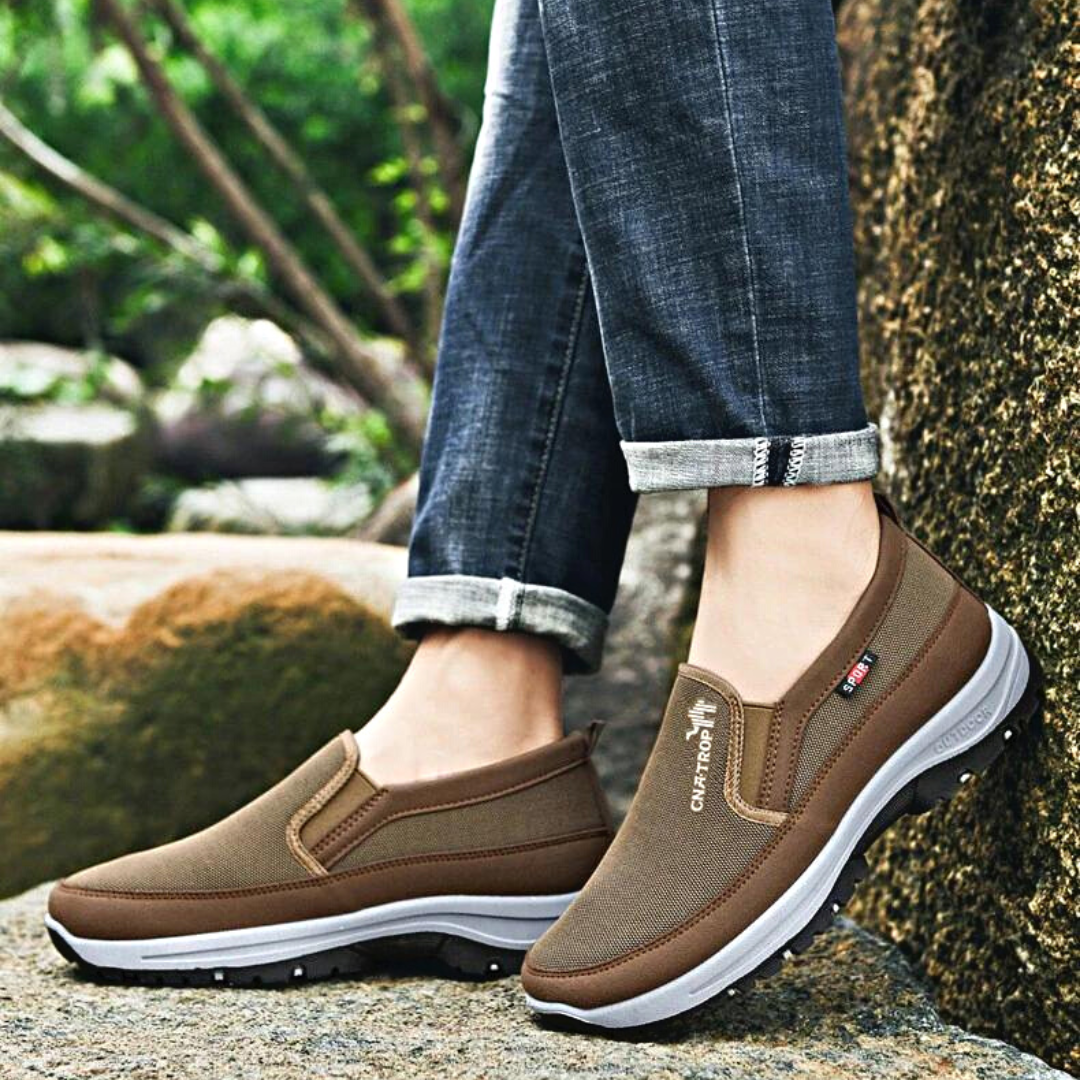 Men’s Slip-On Outdoor Shoes with Rounded Toe and Anti-Slip Sole