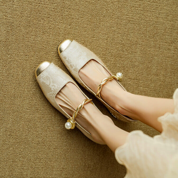 Women’s Mary Jane Flats with Rounded Toe and Strap Closure