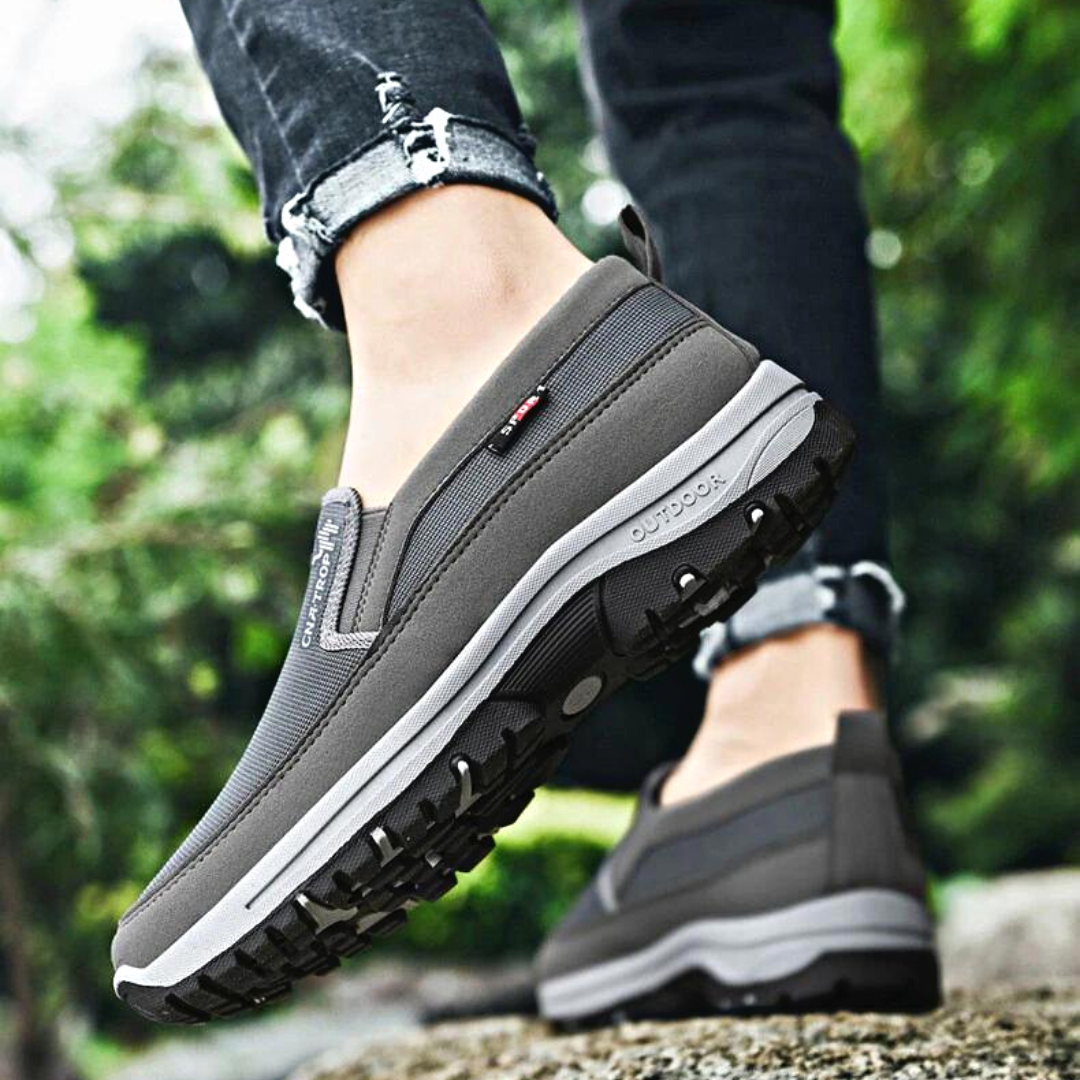 Men’s Slip-On Outdoor Shoes with Rounded Toe and Anti-Slip Sole