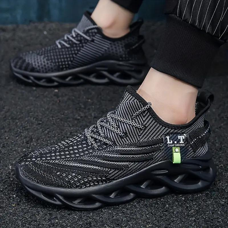 Men's Lace-Up Knit Sneakers - Low-Top - Round Toe - Blade Outsole