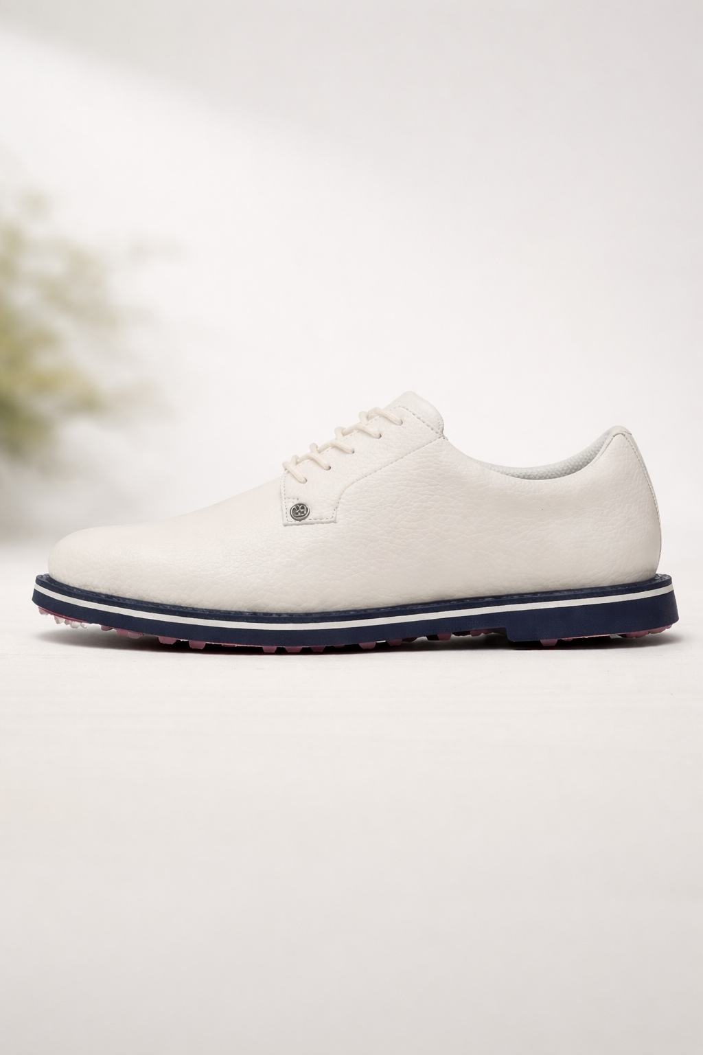 Men's Golf Shoes - Lace-Up - Textured Upper - Traction Sole