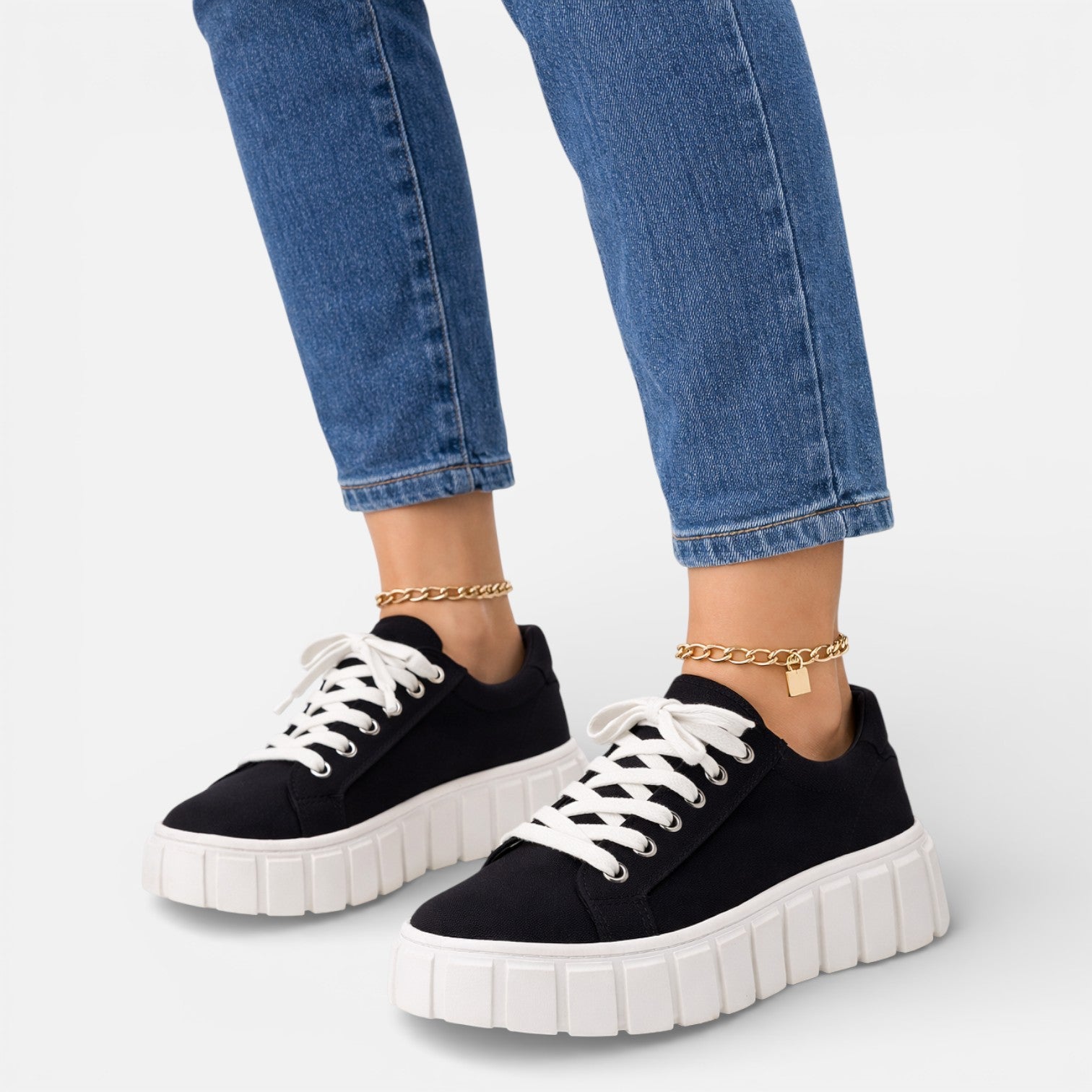 Women's Platform Sneakers - Lace-Up Chunky Sole Low-Top Rounded Toe