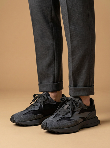 Men’s Retro Style Sneakers – Lace-Up Casual Shoes with Textured Upper