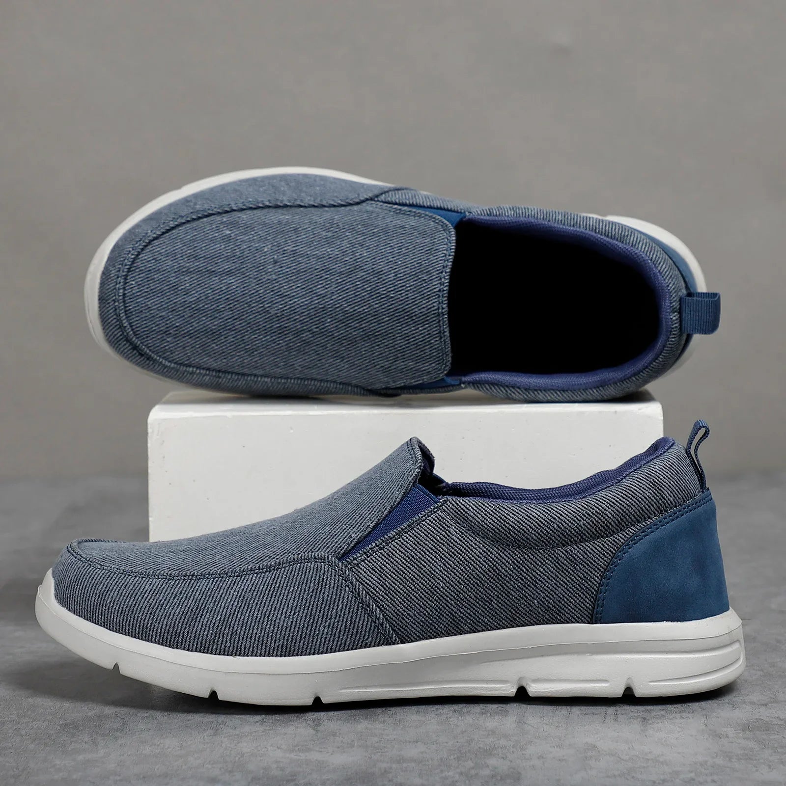 Men’s Slip-On Sneakers with Rounded Toe and Flat Sole