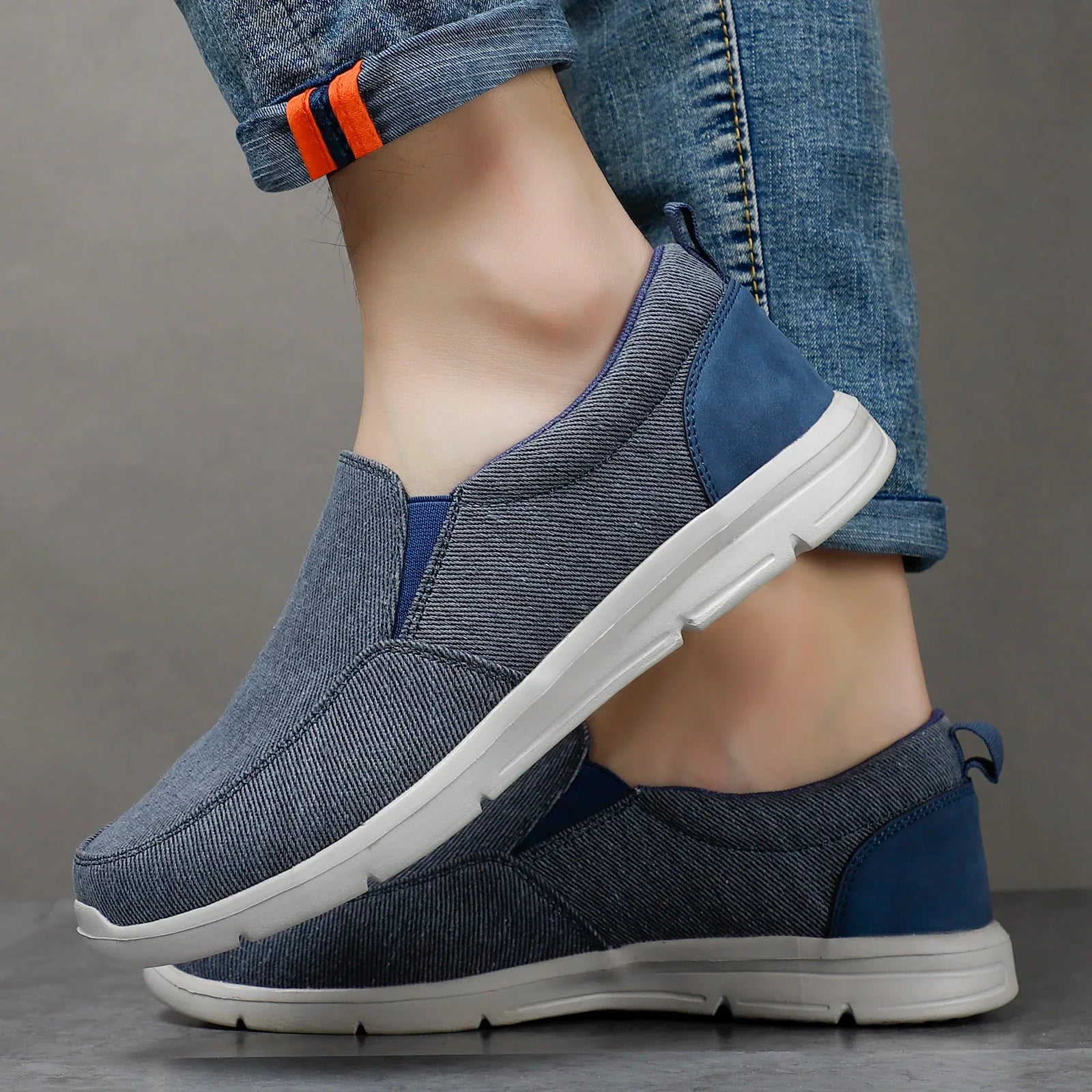 Men’s Slip-On Sneakers with Rounded Toe and Flat Sole