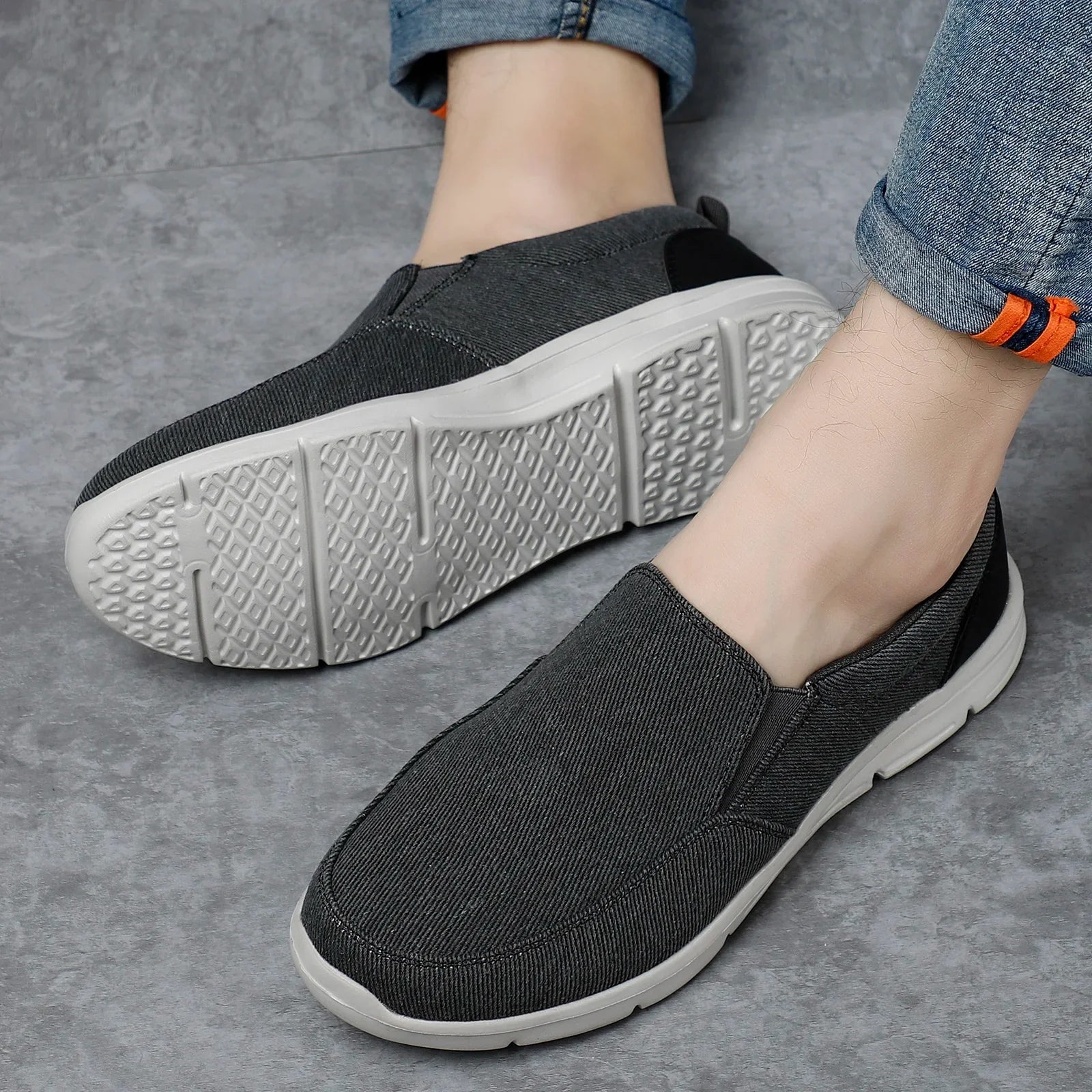 Men’s Slip-On Sneakers with Rounded Toe and Flat Sole