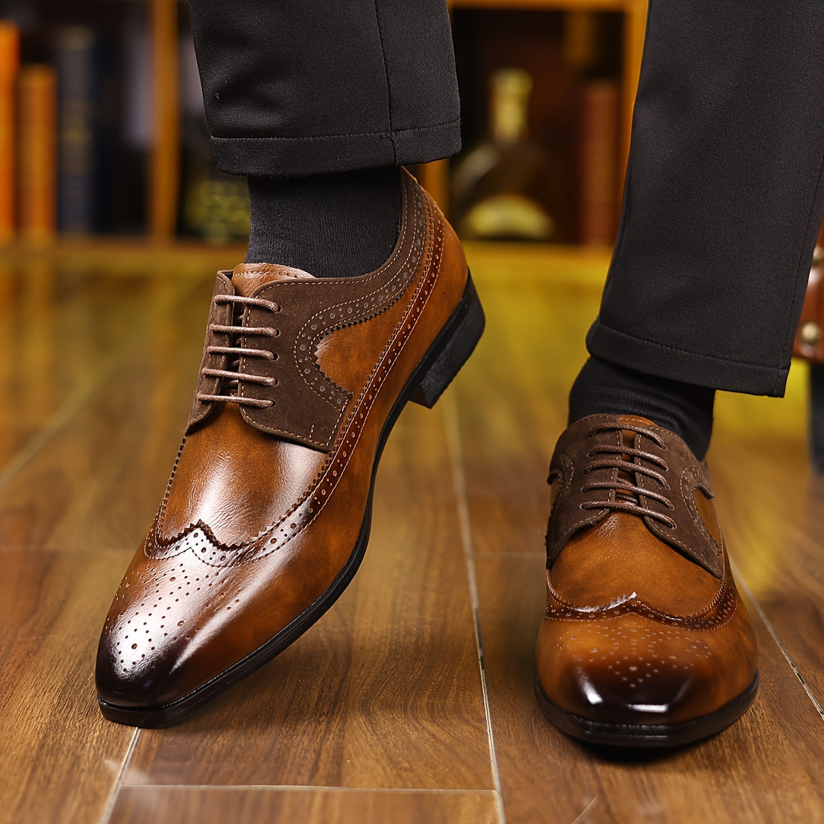 Men’s Wingtip Brogue Oxford Shoes with Lace-Up Closure and Rounded Toe