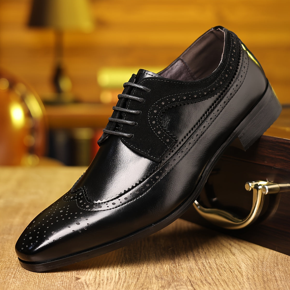 Men’s Wingtip Brogue Oxford Shoes with Lace-Up Closure and Rounded Toe