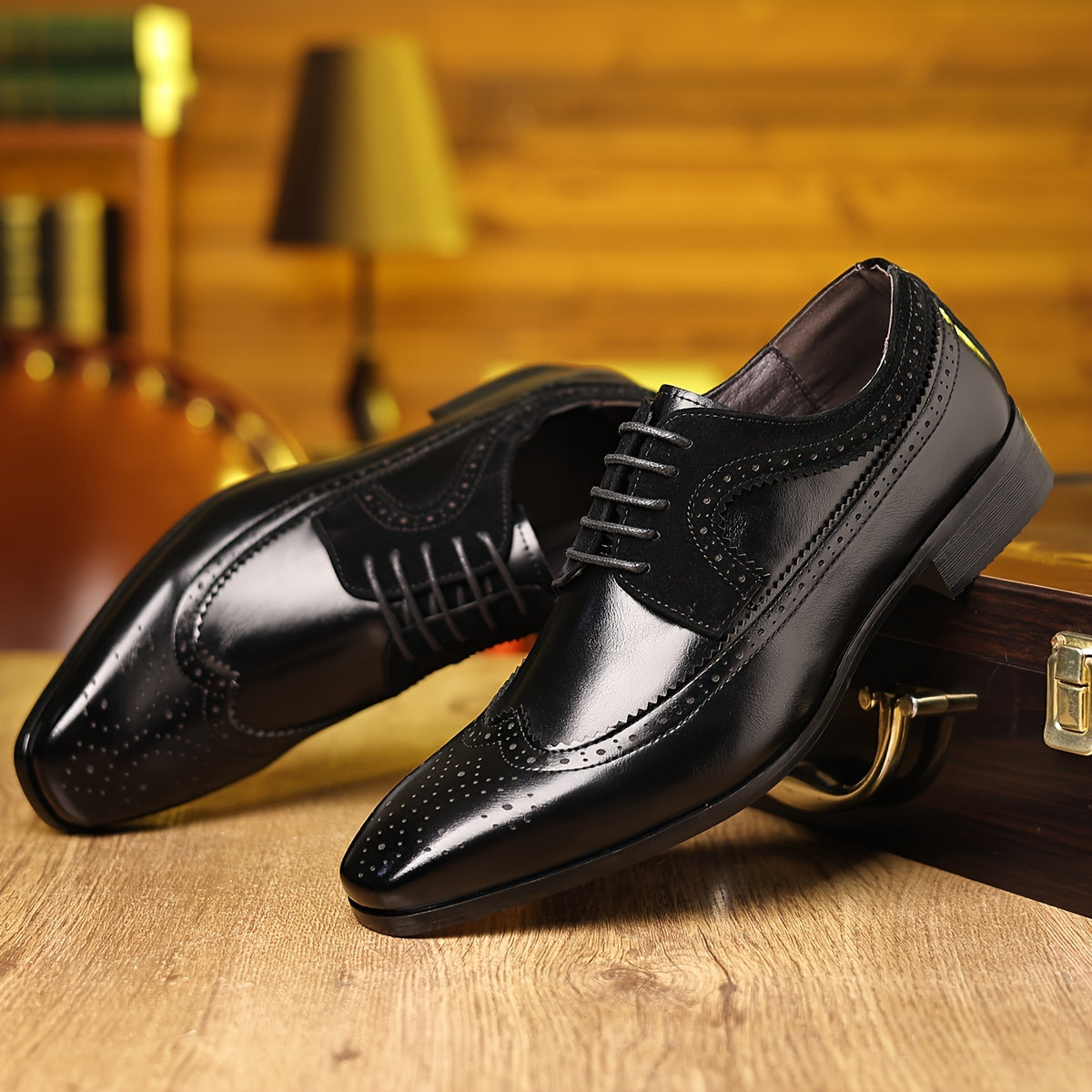 Men’s Wingtip Brogue Oxford Shoes with Lace-Up Closure and Rounded Toe