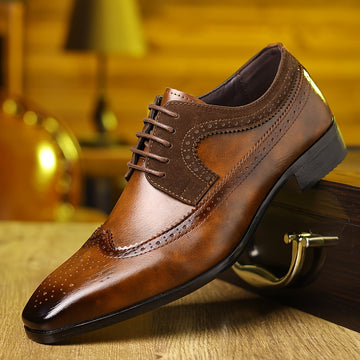 Men’s Wingtip Brogue Oxford Shoes with Lace-Up Closure and Rounded Toe
