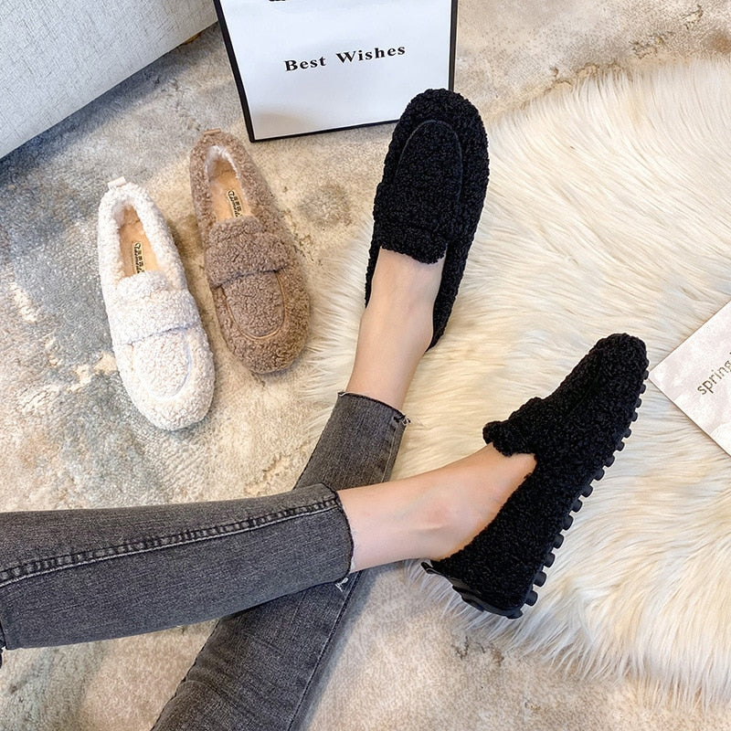 Women’s Plush Slip-On Slipper Shoes with Closed Toe and Textured Upper