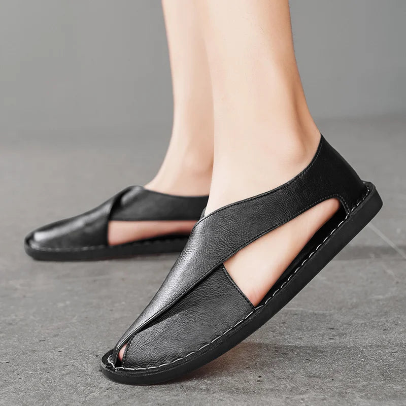 Men’s Crossover Sandals with Closed Heel and Stitch Detailing