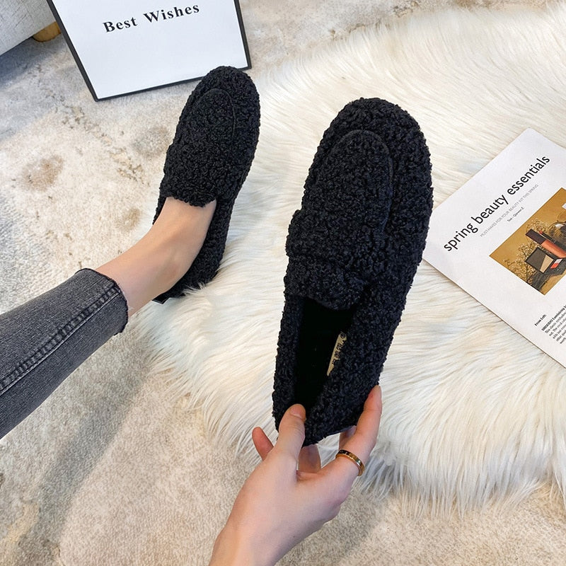 Women’s Plush Slip-On Slipper Shoes with Closed Toe and Textured Upper