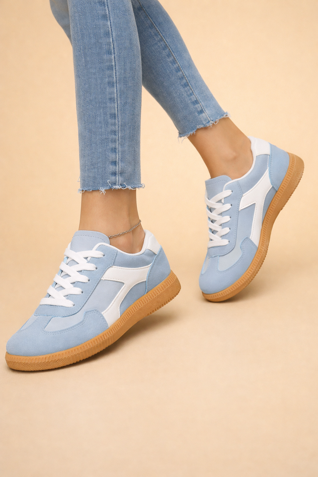 Women's Low-Top Sneakers Lace-Up Round Toe Gum Sole Mixed Panel