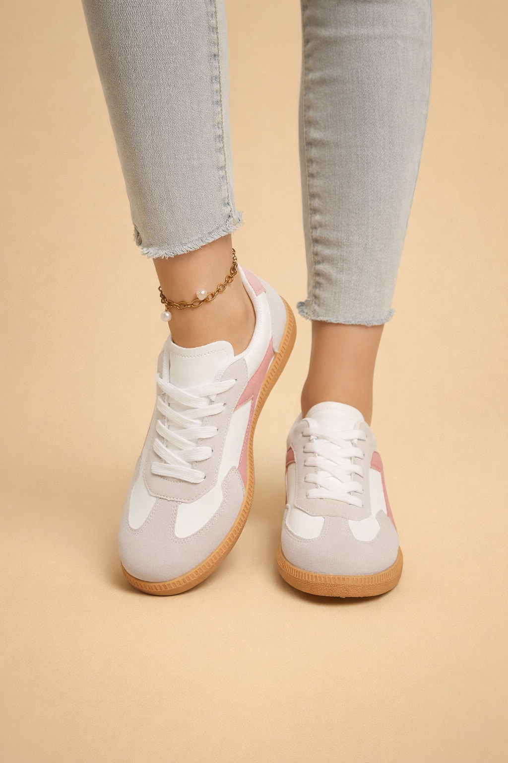 Women's Low-Top Sneakers Lace-Up Round Toe Gum Sole Mixed Panel