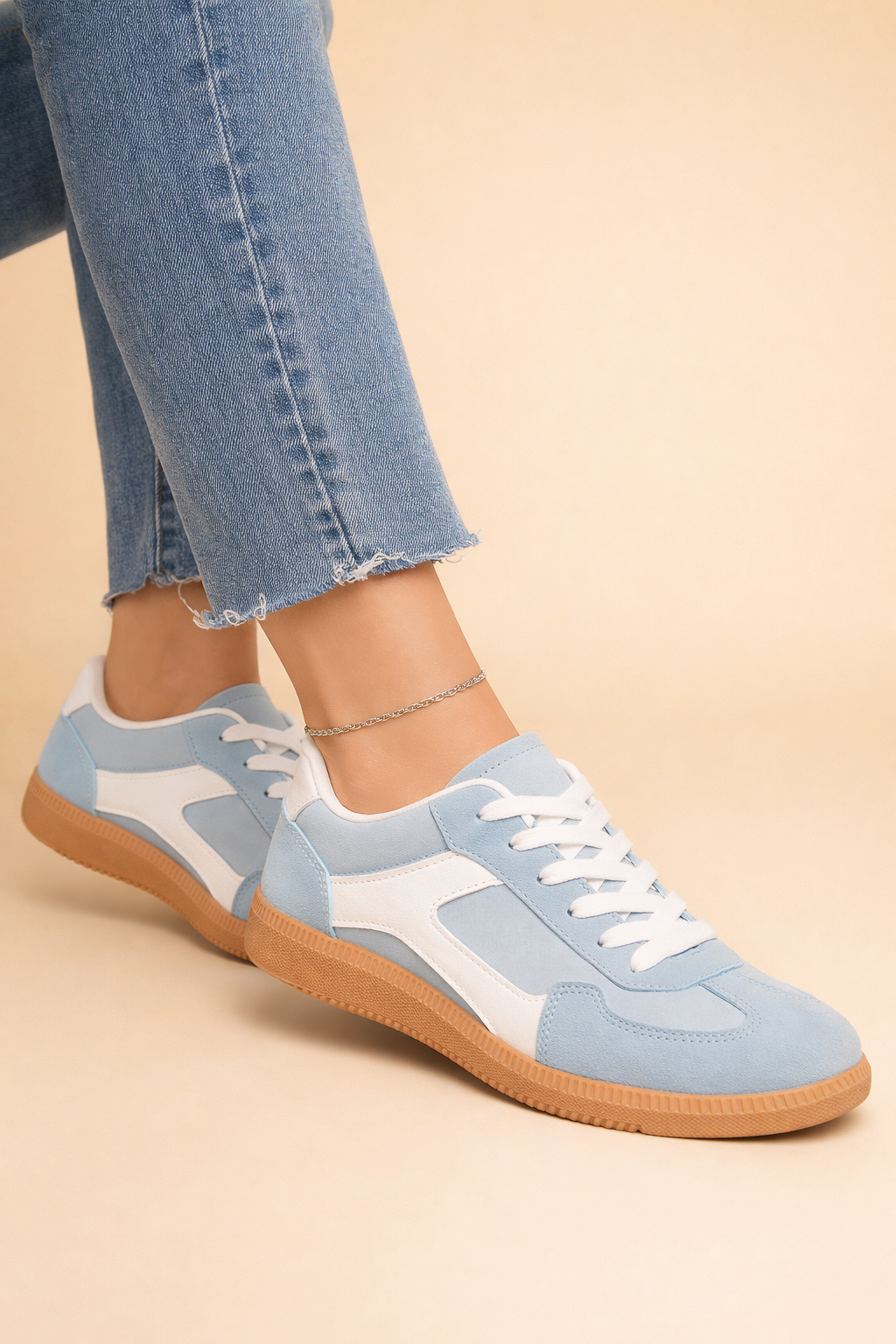 Women's Low-Top Sneakers Lace-Up Round Toe Gum Sole Mixed Panel
