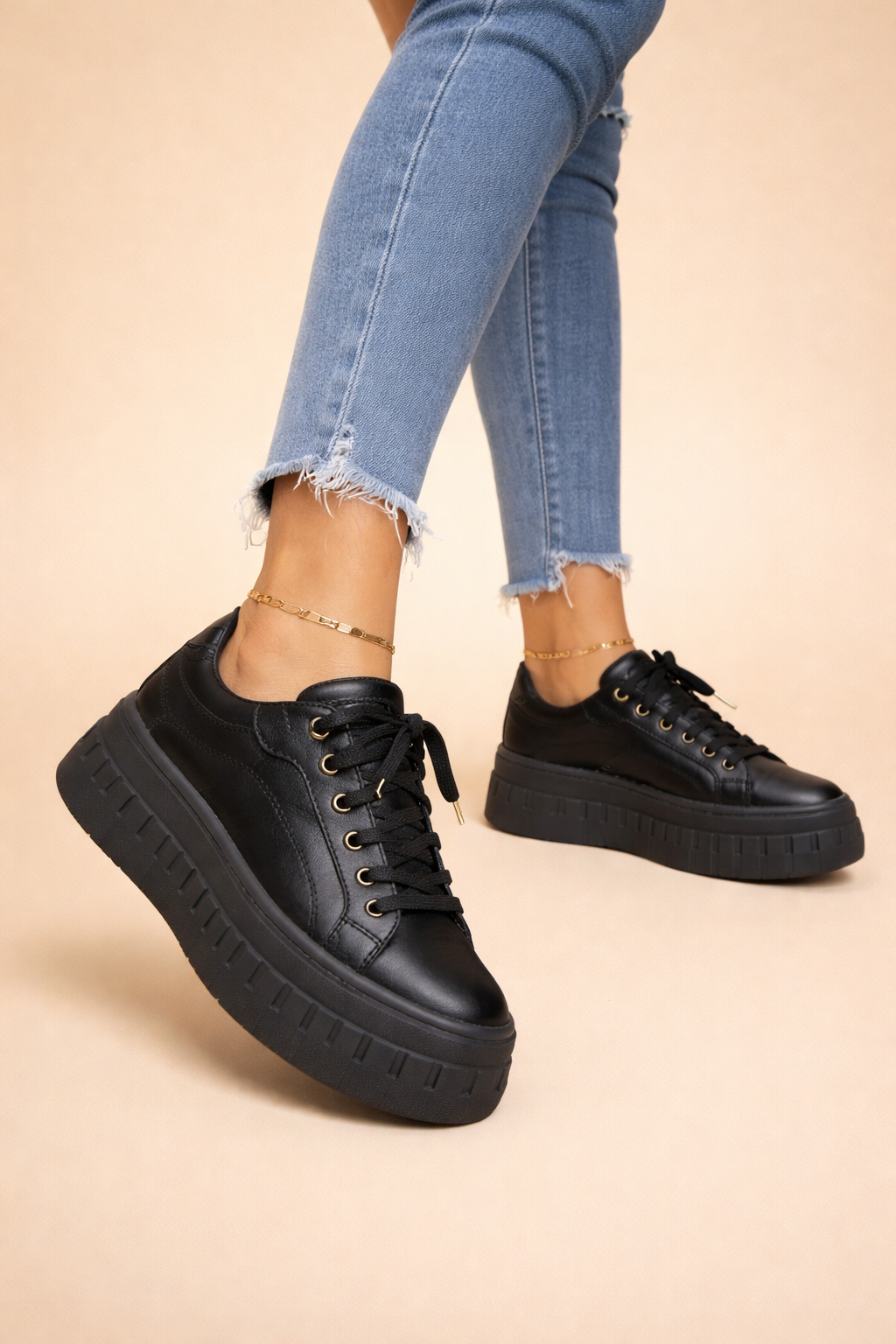 Women's Platform Sneakers Lace-Up Round Toe Low-Top Thick Sole