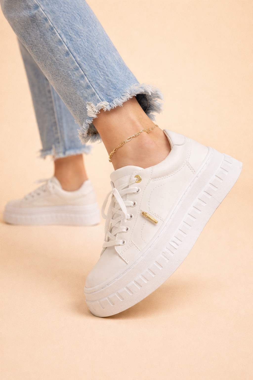 Women's Platform Sneakers Lace-Up Round Toe Low-Top Thick Sole
