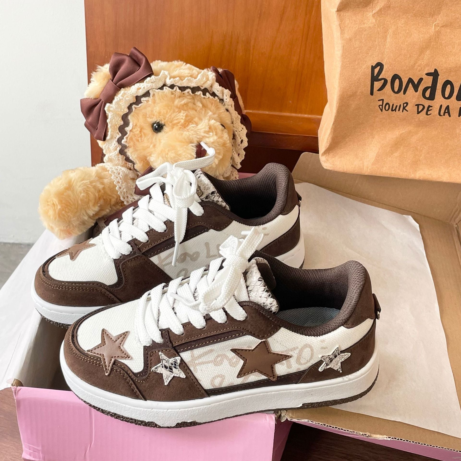 Women's Lace-Up Platform Sneakers - Low Top - Star Applique - Chunky Sole