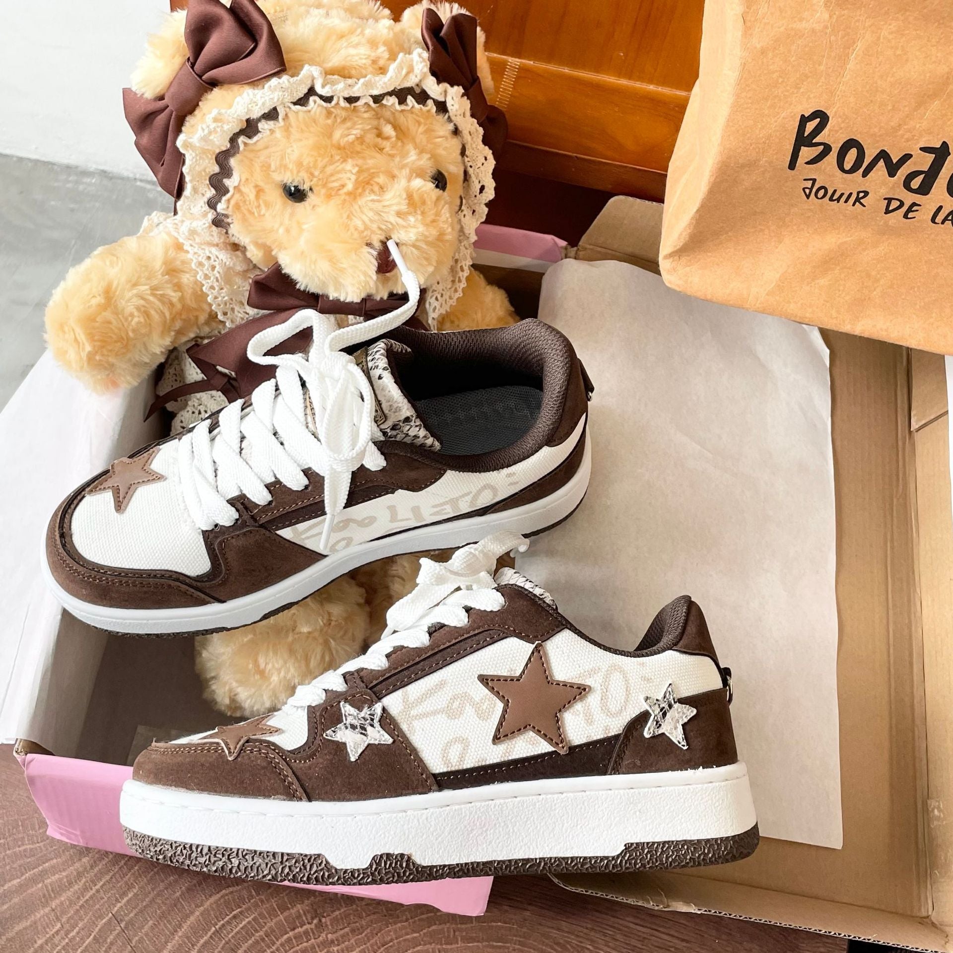 Women's Lace-Up Platform Sneakers - Low Top - Star Applique - Chunky Sole