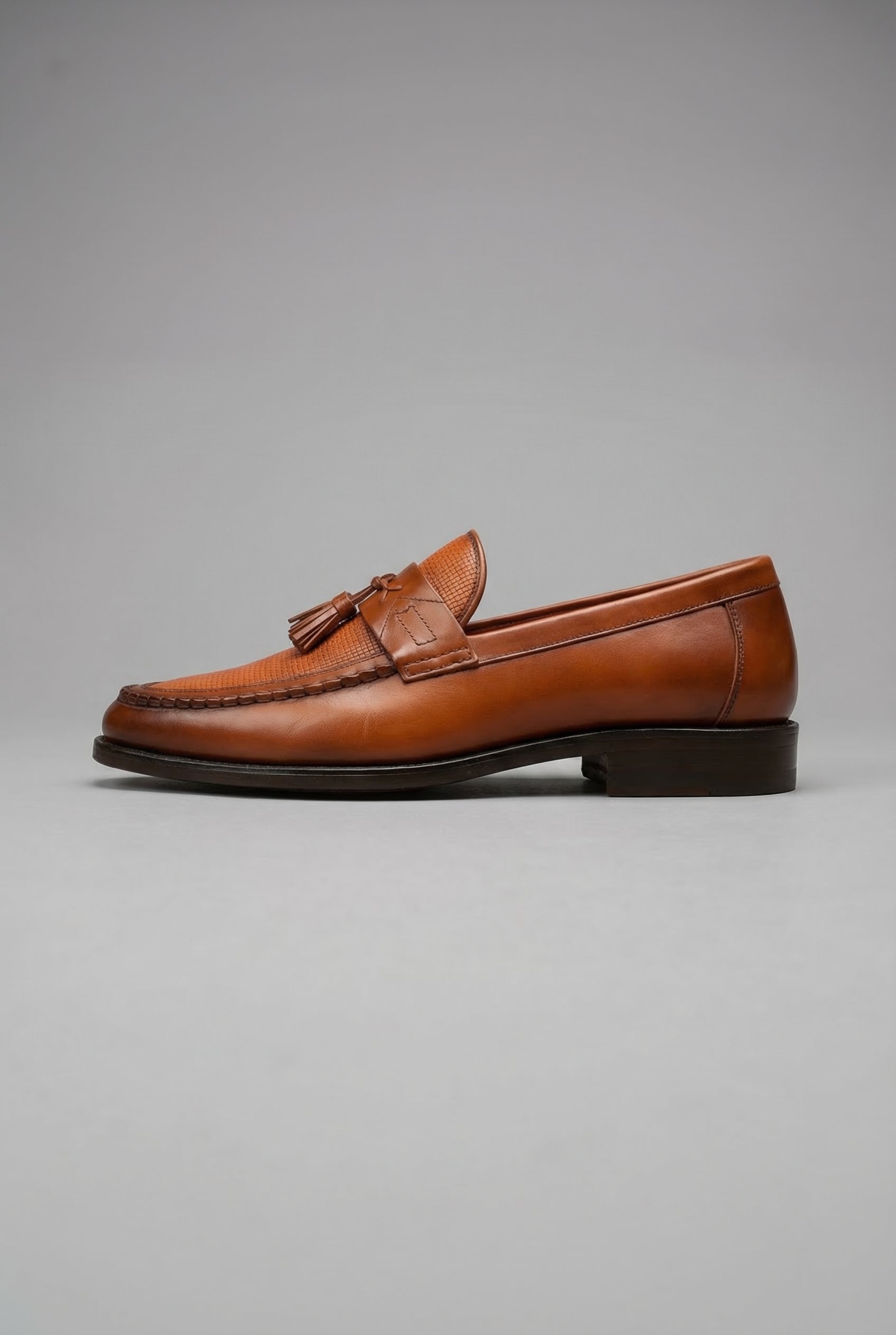 Men's Loafers Slip-On Moc-Toe Textured Vamp Tassel Detail