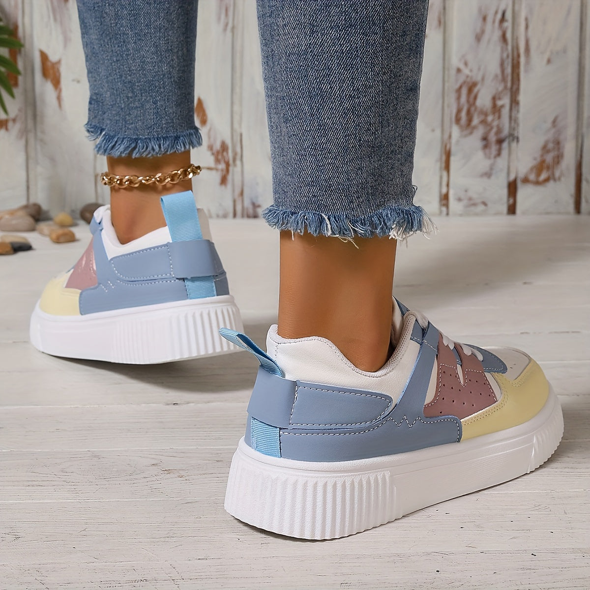 Women’s Lace-Up Platform Sneakers with Rounded Toe and Color Block Design