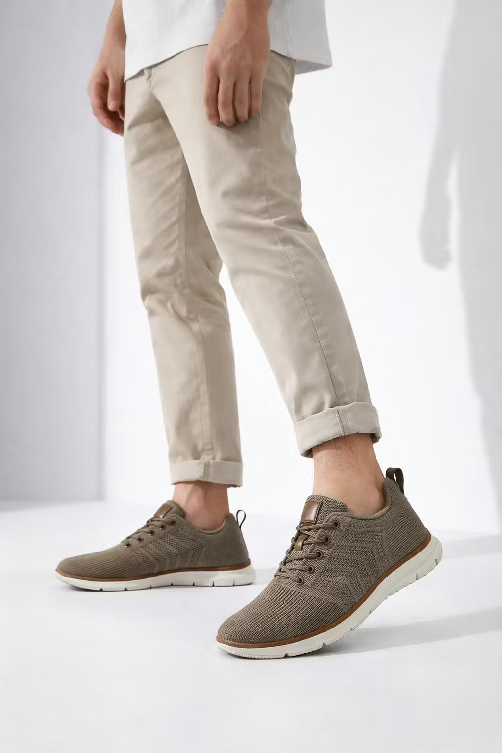 Men's Sneakers - Low-Top - Lace-Up - Ribbed Knit Upper - Pull Tab
