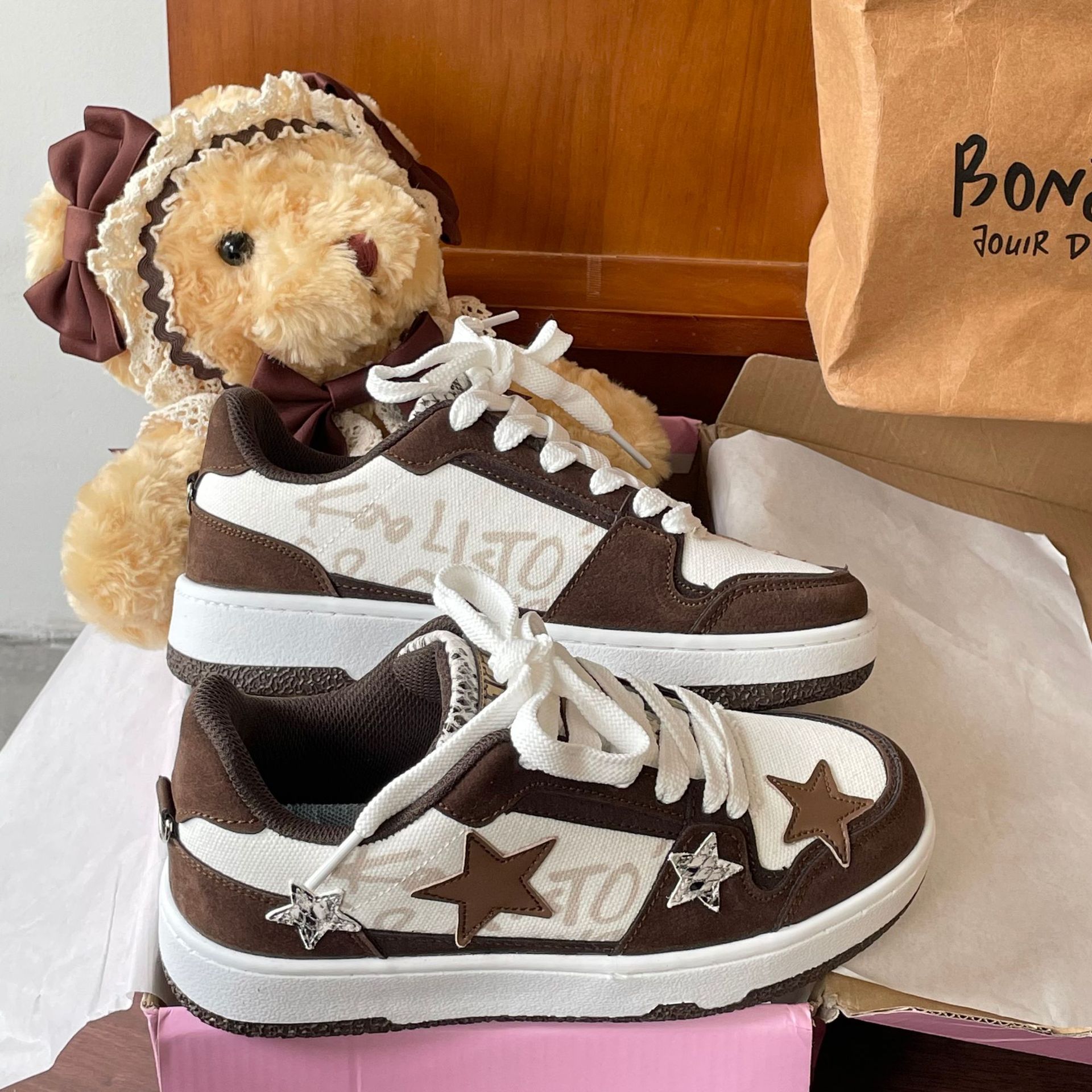 Women's Lace-Up Platform Sneakers - Low Top - Star Applique - Chunky Sole