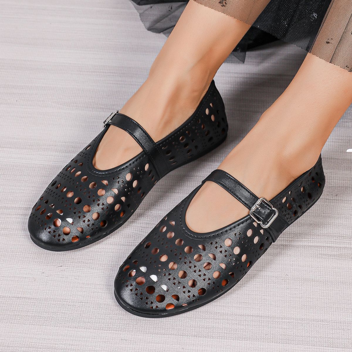 Women's Ballet Flats – Round Toe Cutout Upper with Mary Jane Buckle Strap and Flat Sole