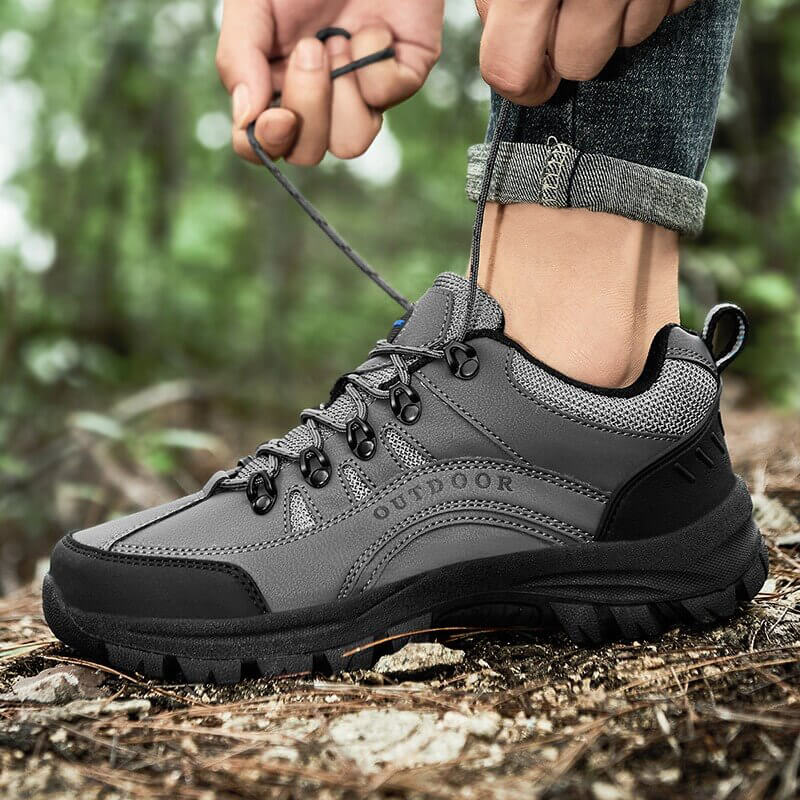 Men’s Lace-Up Outdoor Hiking Shoes with Rounded Toe and Textured Sole