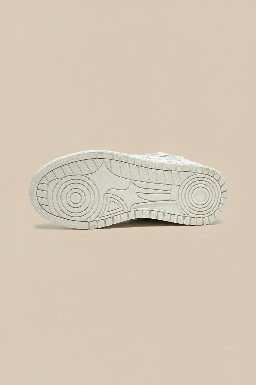 Men’s Low-Top Sneakers with Star Detailing and Lace-Up Closure