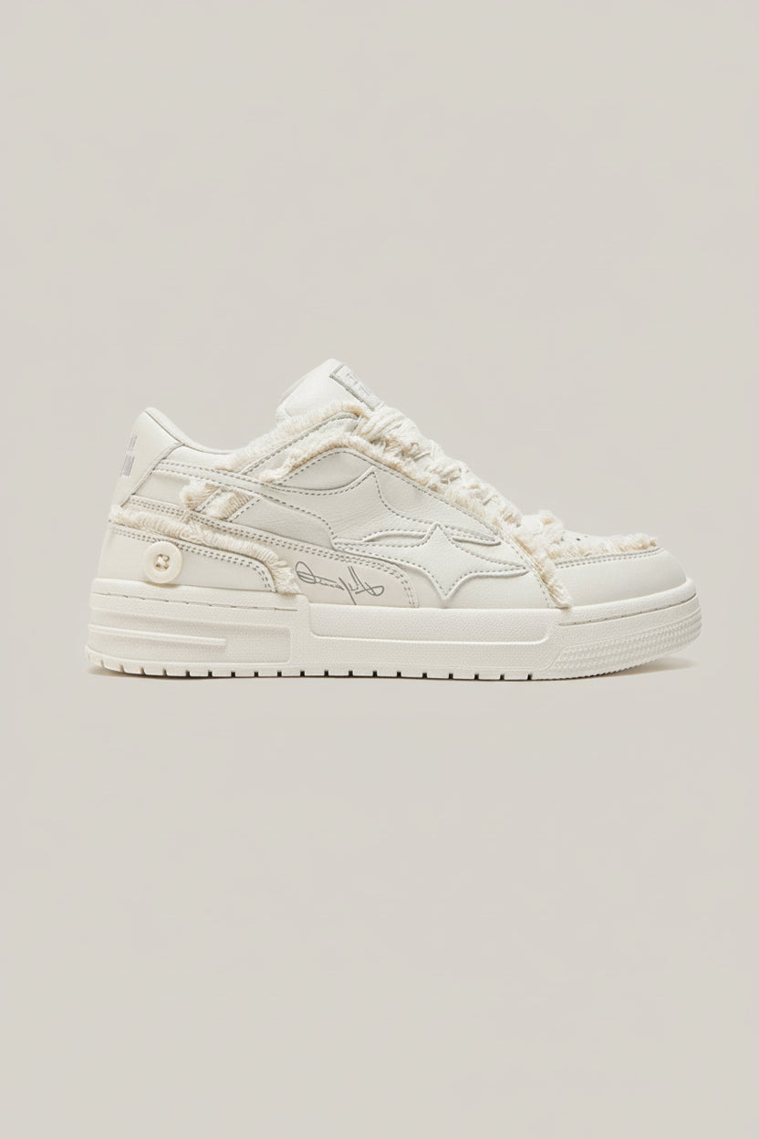 Men’s Low-Top Sneakers with Star Detailing and Lace-Up Closure