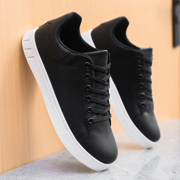 Men’s Low-Top Lace-Up Trainers with Rounded Toe and Flat Sole