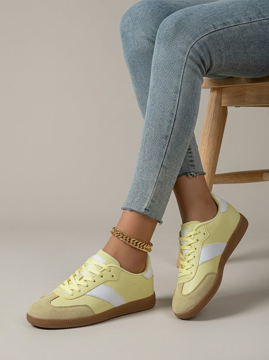 Women’s Lace-Up Low-Top Sneakers with Contrast Side Panel and Gum Sole